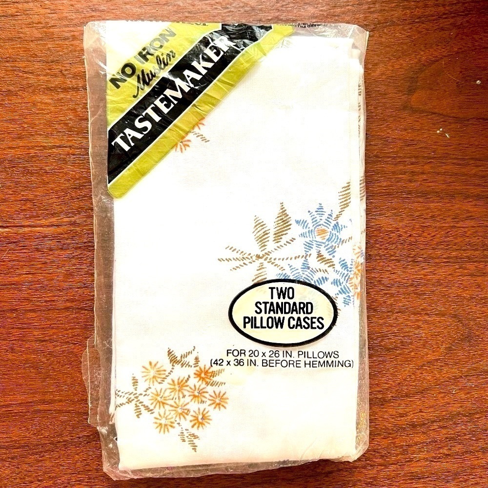 Tastemaker Vintage NOS No Iron Muslin Floral Standard Pillowcases Pair 70s